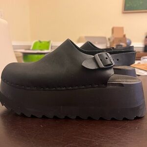 Bryr Teagan Chonk Clogs 39 8.5